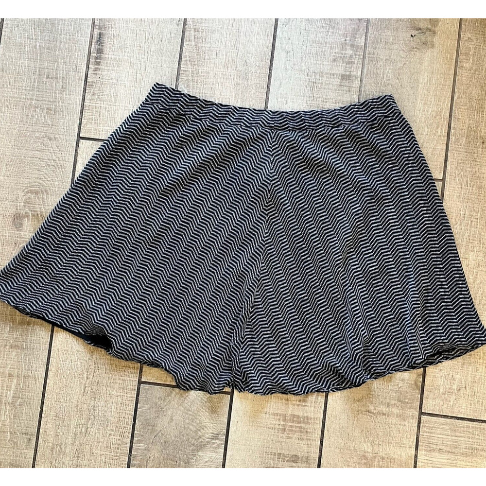 Vince Camuto Womens Skirt Size Medium Black White Mini Geometric Side Zipper